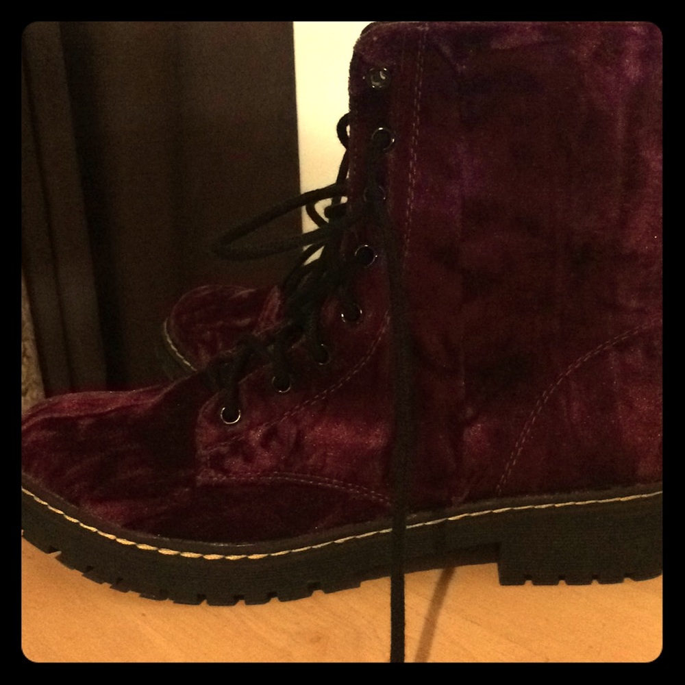 Union bay crushed velvet boots 👢